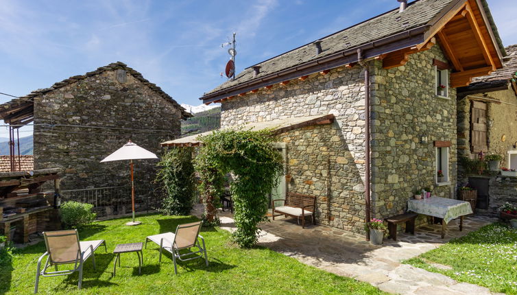 Foto 1 - Casa de 2 quartos em Peglio com jardim e vista para a montanha