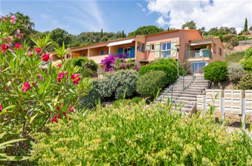 Foto 2 - Apartamento de 1 habitación en Roquebrune-sur-Argens con piscina y vistas al mar