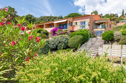 Foto 2 - Apartment mit 1 Schlafzimmer in Roquebrune-sur-Argens mit schwimmbad und blick aufs meer