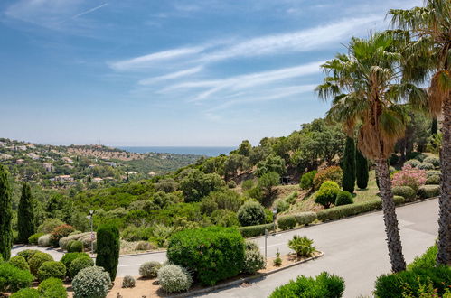 Foto 14 - Apartamento de 1 quarto em Roquebrune-sur-Argens com piscina e vistas do mar