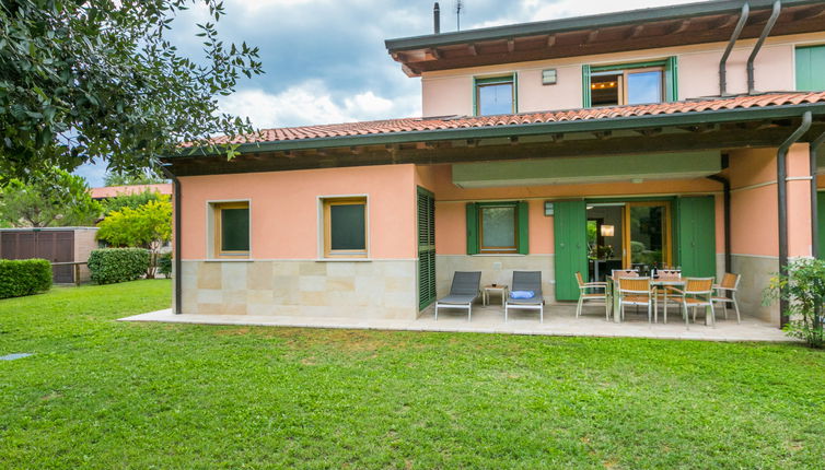 Foto 1 - Casa de 2 quartos em Lignano Sabbiadoro com piscina e jardim