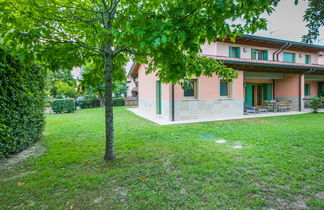 Photo 2 - Maison de 2 chambres à Lignano Sabbiadoro avec piscine et vues à la mer