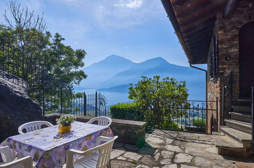 Foto 4 - Casa de 5 quartos em Dongo com jardim e vista para a montanha