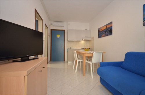 Foto 5 - Appartamento con 1 camera da letto a Lignano Sabbiadoro con piscina e vista mare