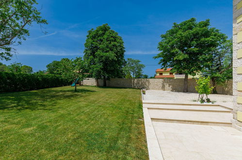 Photo 23 - Maison de 4 chambres à Tinjan avec piscine privée et jardin