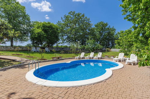 Foto 2 - Apartamento de 2 quartos em Poreč com piscina e jardim