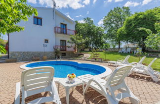 Foto 1 - Appartamento con 2 camere da letto a Poreč con piscina e vista mare