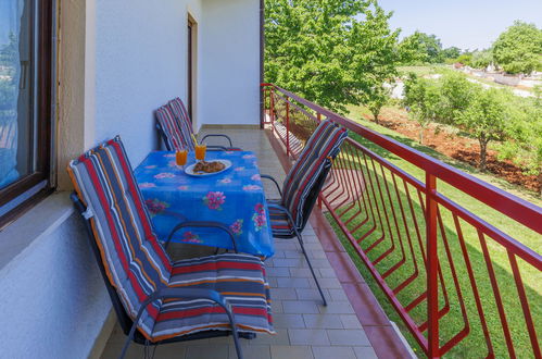 Photo 4 - Appartement de 2 chambres à Poreč avec piscine et jardin