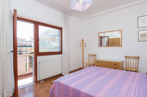 Foto 11 - Appartamento con 2 camere da letto a Pomezia con terrazza e vista mare