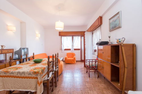 Foto 5 - Apartamento de 2 quartos em Pomezia com terraço