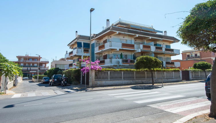 Foto 1 - Apartamento de 2 habitaciones en Pomezia con terraza