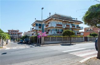 Photo 1 - Appartement de 2 chambres à Pomezia avec terrasse et vues à la mer