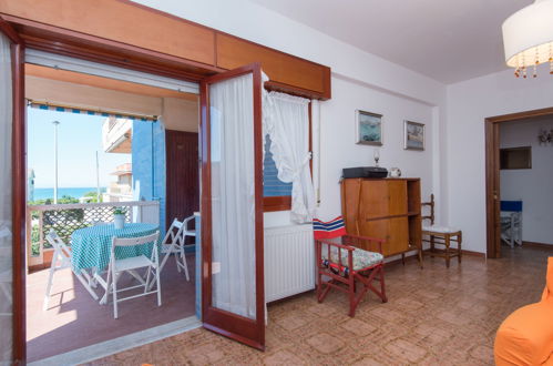 Foto 4 - Apartamento de 2 quartos em Pomezia com terraço e vistas do mar