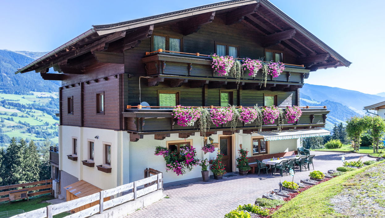 Casa de 10 quartos em Uttendorf com jardim e terraço - Foto 1