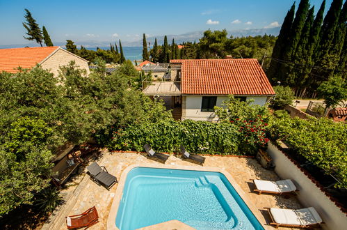 Photo 18 - Maison de 5 chambres à Supetar avec piscine privée et vues à la mer