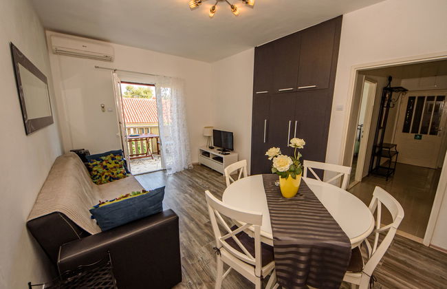 Casa de 7 quartos em Supetar com piscina privada e jardim - Foto 39