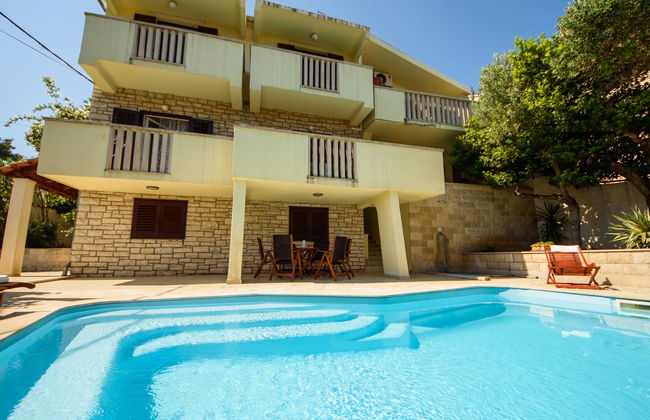 Casa de 7 quartos em Supetar com piscina privada e jardim - Foto 1