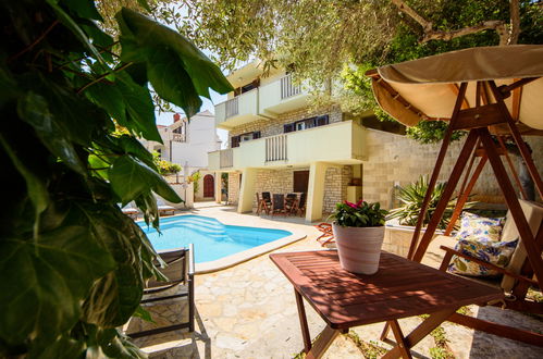 Foto 6 - Casa de 5 quartos em Supetar com piscina privada e jardim