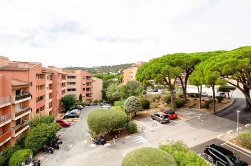 Foto 13 - Appartamento con 1 camera da letto a Sainte-Maxime con vista mare