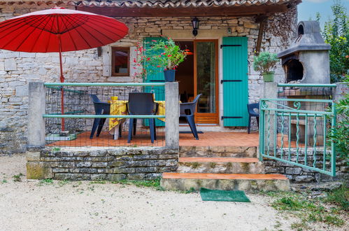 Photo 2 - Maison de 2 chambres à Barjac avec jardin et terrasse