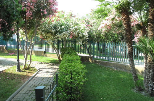 Photo 22 - 1 bedroom Apartment in Cipressa with swimming pool and sea view