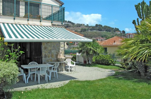 Foto 2 - Apartamento de 1 habitación en Cipressa con piscina y vistas al mar