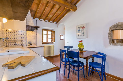 Photo 18 - 2 bedroom Apartment in Castellina in Chianti with swimming pool and garden