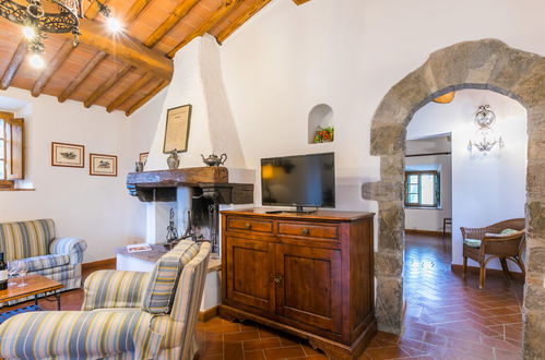 Photo 15 - 2 bedroom Apartment in Castellina in Chianti with swimming pool and garden