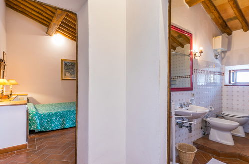 Photo 27 - 2 bedroom Apartment in Castellina in Chianti with swimming pool and garden