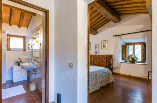 Photo 31 - 2 bedroom Apartment in Castellina in Chianti with swimming pool and garden