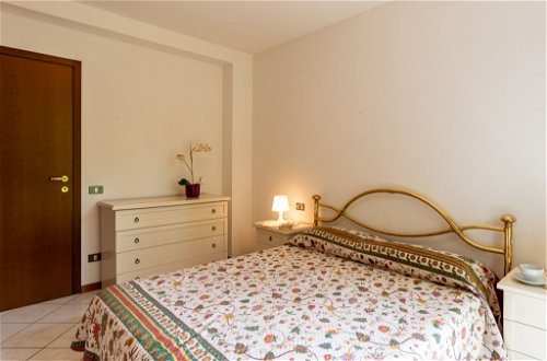 Foto 5 - Appartamento con 3 camere da letto a Castelveccana con vista sulle montagne