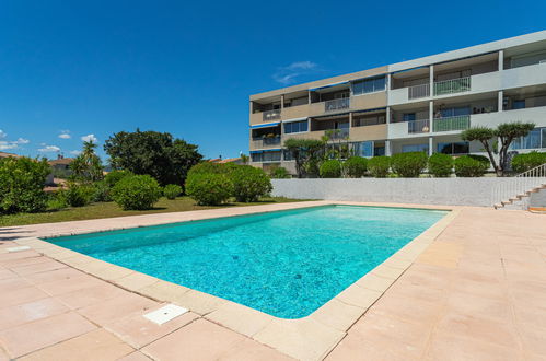 Foto 14 - Apartamento de 2 quartos em Cogolin com piscina e terraço