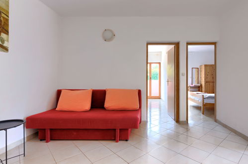 Photo 18 - 2 bedroom Apartment in Rovinj with swimming pool and garden