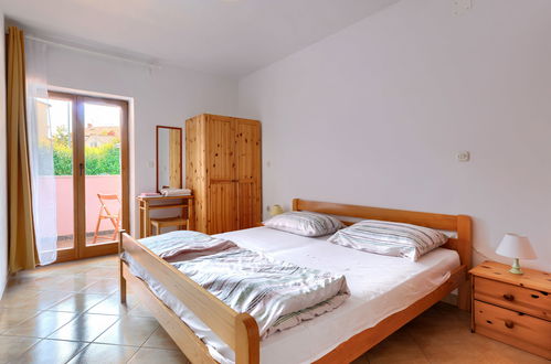 Foto 13 - Appartamento con 2 camere da letto a Rovinj con piscina e vista mare