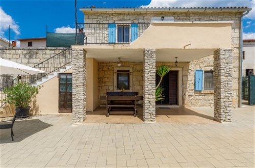 Foto 10 - Casa de 3 habitaciones en Pazin con piscina privada y terraza