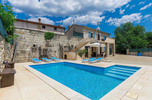 Foto 24 - Casa de 3 quartos em Pazin com piscina privada e terraço