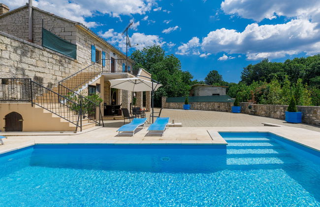 Casa de 4 quartos em Pazin com piscina privada e terraço - Foto 1
