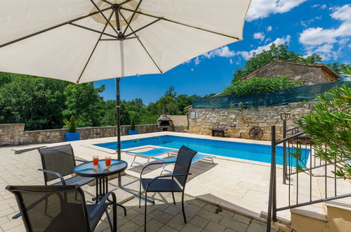 Photo 23 - Maison de 3 chambres à Pazin avec piscine privée et terrasse