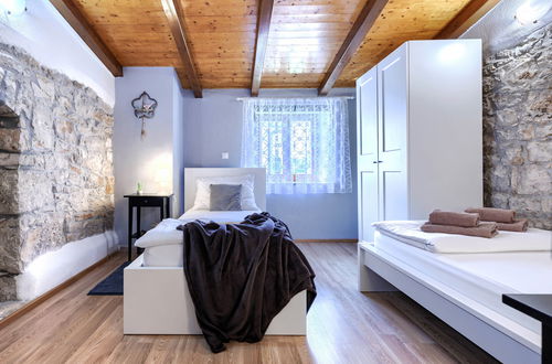 Photo 37 - 2 bedroom House in Pićan with private pool and garden