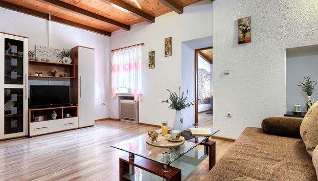 2 bedroom House in Pićan with private pool and garden - Photo 2