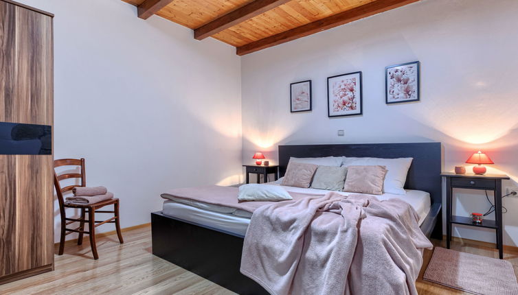 Foto 1 - Casa con 2 camere da letto a Pićan con piscina privata e giardino