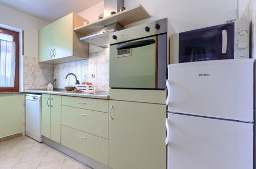Photo 14 - 2 bedroom House in Pićan with private pool and garden