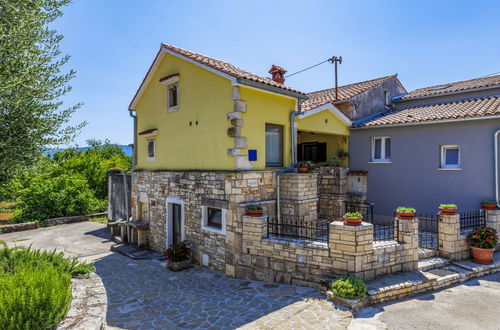 Photo 3 - Maison de 2 chambres à Pićan avec piscine privée et jardin