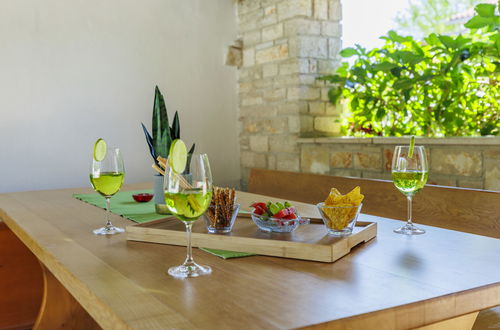 Photo 22 - 2 bedroom House in Pićan with private pool and garden