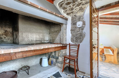 Photo 16 - 2 bedroom House in Pićan with private pool and garden