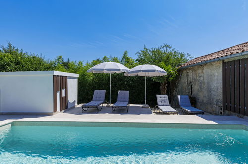 Photo 25 - 2 bedroom House in Pićan with private pool and garden