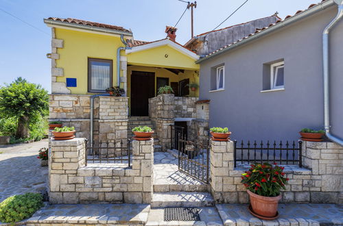 Photo 31 - 2 bedroom House in Pićan with private pool and garden