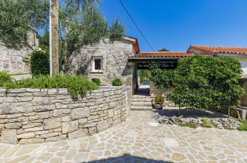 Photo 29 - 2 bedroom House in Pićan with private pool and garden