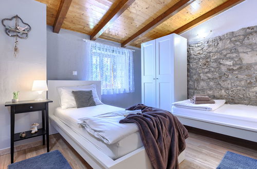 Photo 38 - 2 bedroom House in Pićan with private pool and garden