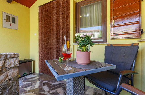 Photo 18 - Maison de 2 chambres à Pićan avec piscine privée et jardin
